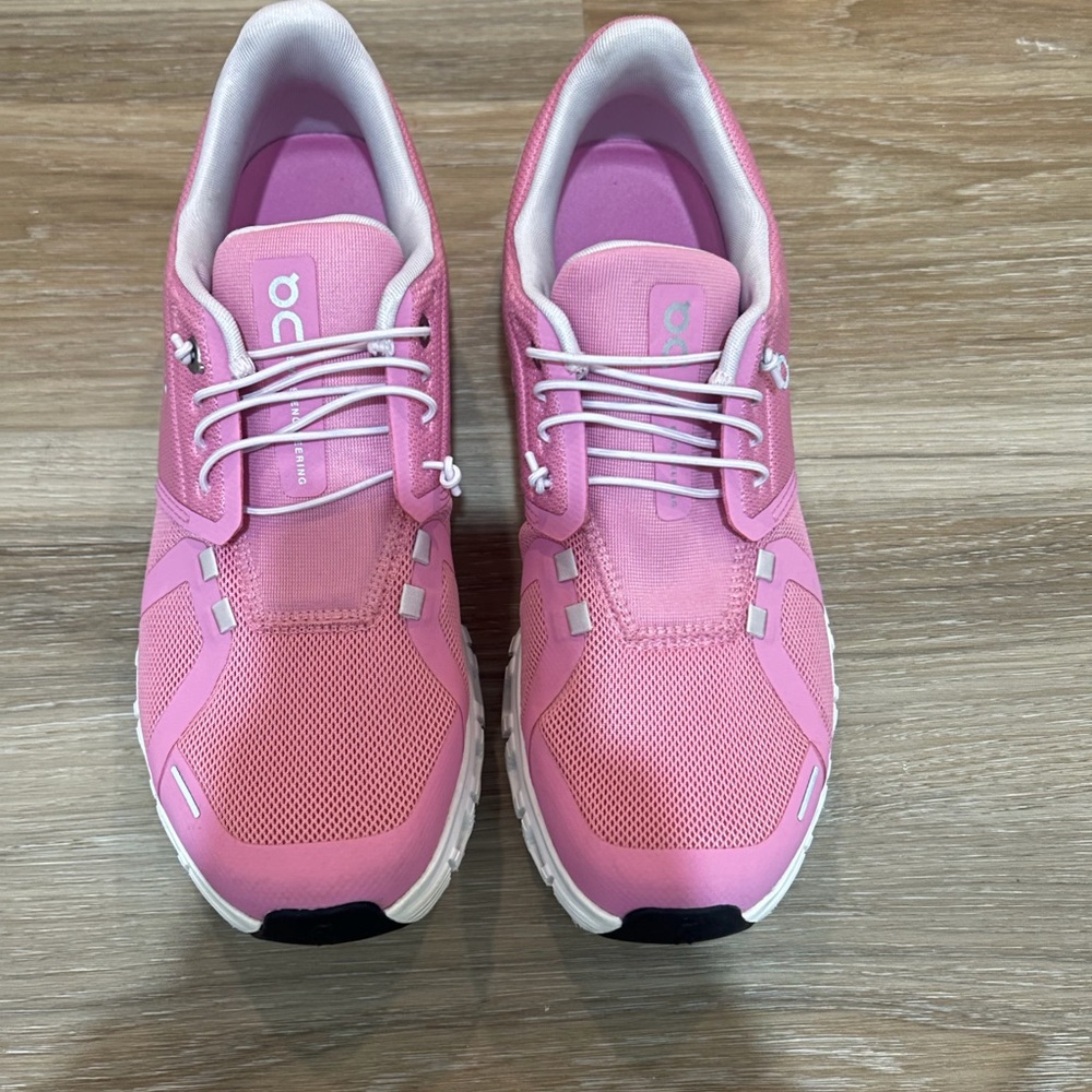 On Running Cloud 6 Women's Sneakers in Vibrant Pink
